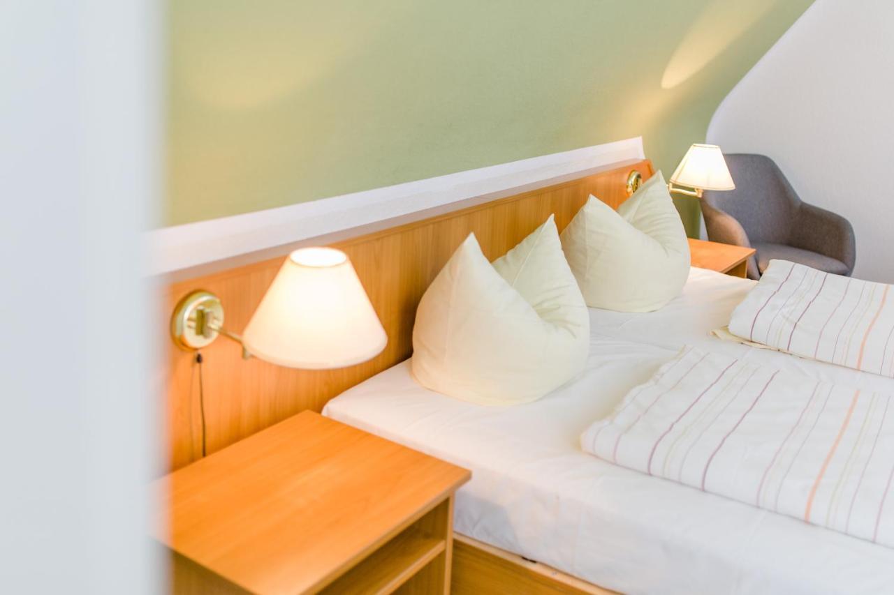 ביספינגן Akzent Hotel Zur Gruenen Eiche מראה חיצוני תמונה