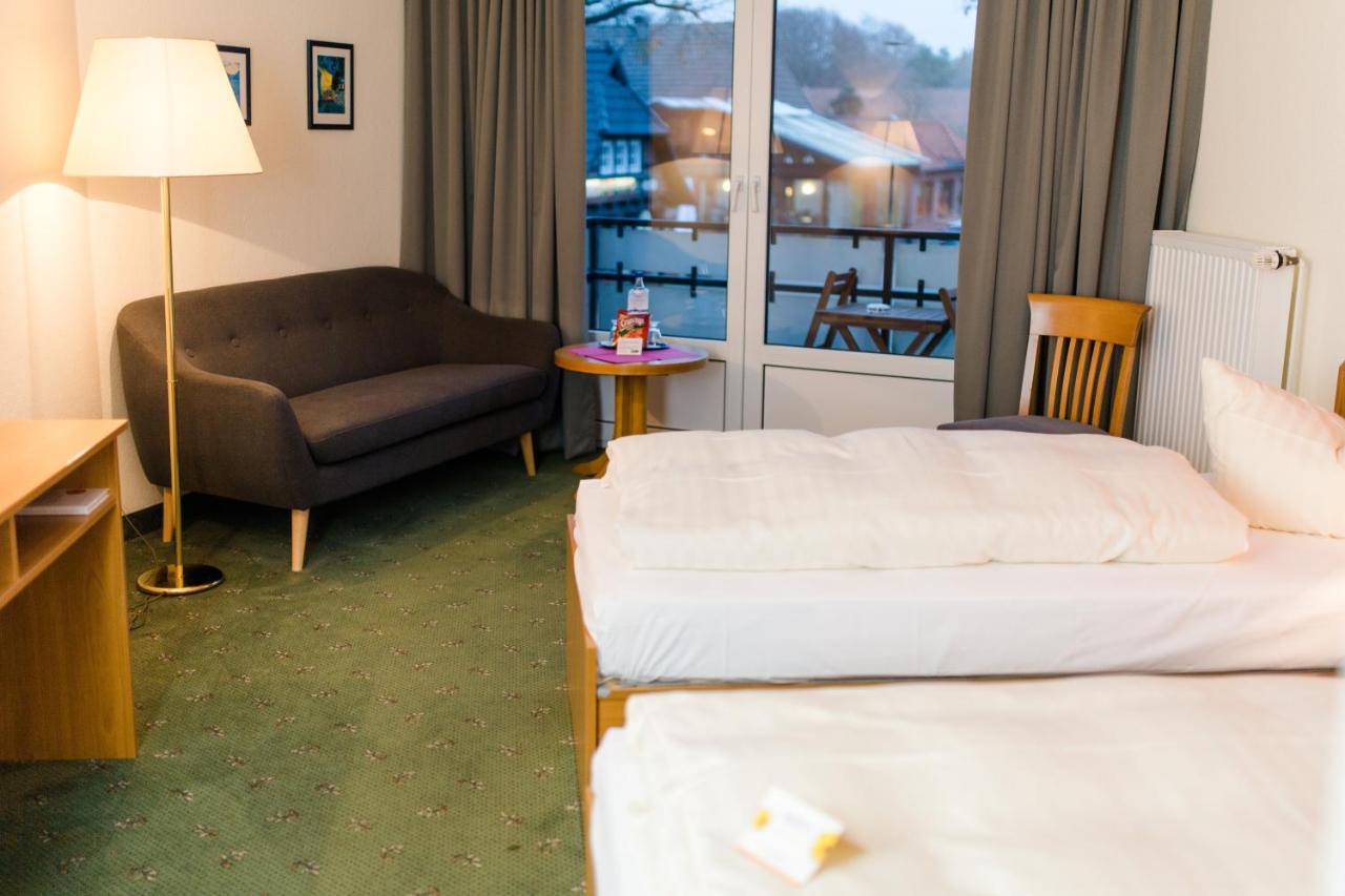 ביספינגן Akzent Hotel Zur Gruenen Eiche מראה חיצוני תמונה