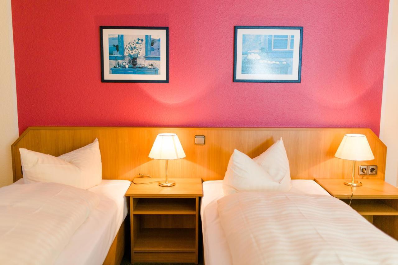 ביספינגן Akzent Hotel Zur Gruenen Eiche מראה חיצוני תמונה