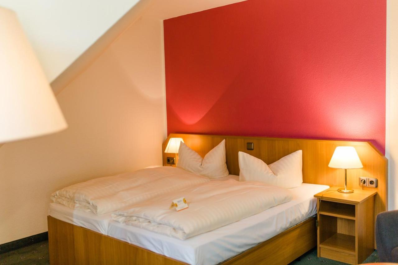ביספינגן Akzent Hotel Zur Gruenen Eiche מראה חיצוני תמונה