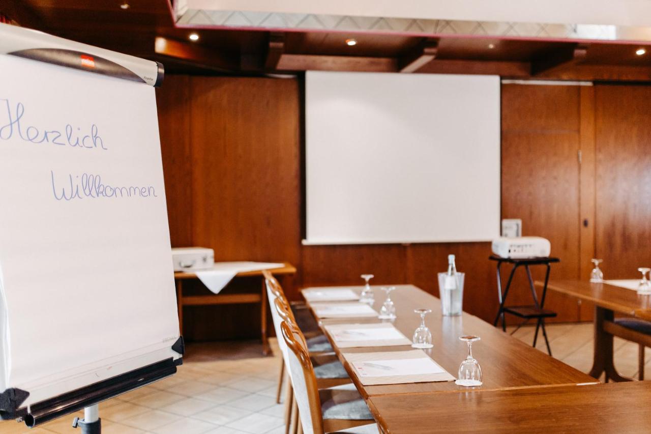 ביספינגן Akzent Hotel Zur Gruenen Eiche מראה חיצוני תמונה
